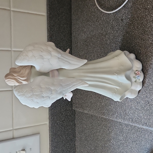 Angel‎ statue - Picture 4 of 4